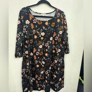 Nine Britton Black Floral Tunic Top